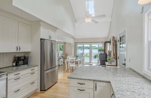 Jordan House | The perfect lakeside retreat for your group!