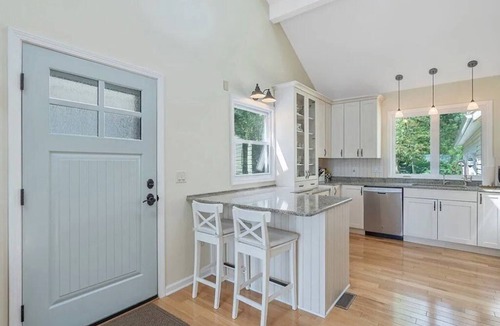 Jordan House | The perfect lakeside retreat for your group!