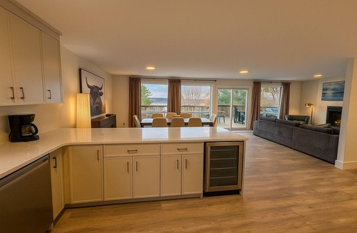 Muskoka Lakes Cottage | The Perfect Muskoka Getaway - Waterfront Sauna Fire Pit Ping Pong & Darts