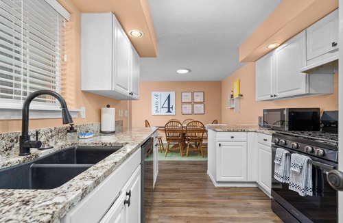 Keizer House | The Perfect Pair - Full Duplex for Your Group