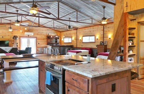 Bryan Apartment | The Perfect Secluded Hangout!