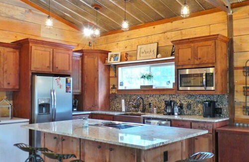 Bryan Apartment | The Perfect Secluded Hangout!