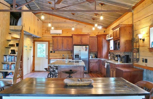 Bryan Apartment | The Perfect Secluded Hangout!