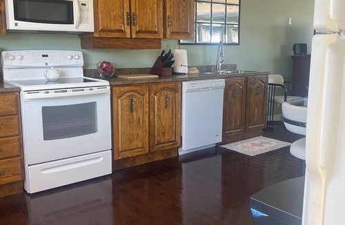 Rocky Harbour Cottage | The Peridot Retreat