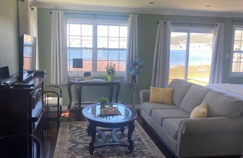 Rocky Harbour Cottage | The Peridot Retreat