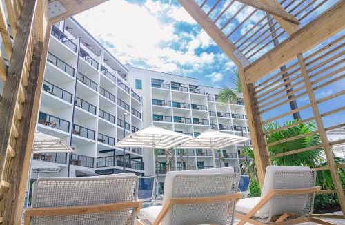 North Naples Hotel | The Perry Hotel Naples