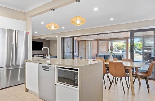 Toukley House | The Pet Friendly Pool House