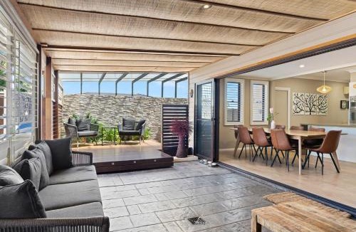 Toukley House | The Pet Friendly Pool House