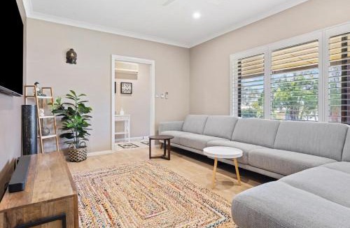 Toukley House | The Pet Friendly Pool House