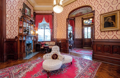 East of Broadway Hotel | The Petit Jean | King Suite | The Empress Hotel