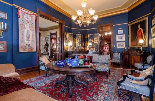 East of Broadway Hotel | The Petit Jean | King Suite | The Empress Hotel