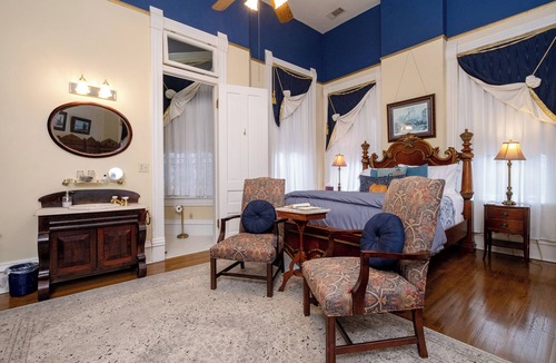 East of Broadway Hotel | The Petit Jean | King Suite | The Empress Hotel