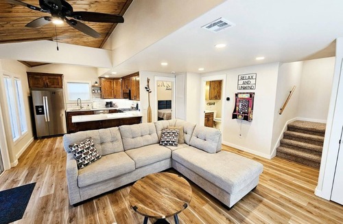 Pettit Cabin | The Pettit Bay Hideaway - Lakeview, Pool, Wifi, Large Deck, Firepit, and More!