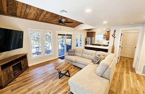 Pettit Cabin | The Pettit Bay Hideaway - Lakeview, Pool, Wifi, Large Deck, Firepit, and More!