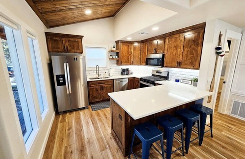 Pettit Cabin | The Pettit Bay Hideaway - Lakeview, Pool, Wifi, Large Deck, Firepit, and More!