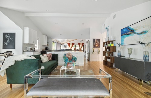 Cherrywood House | The Philosophers Playhouse, Pool, Ping Pong, BBQ, Projector, King B, 5 min to DT
