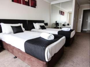 Broadbeach Resort | The Phoenician Resort