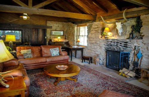 Palisades Bed & Breakfast | The Piñon Cabin at Starlight Canyon Bed & Breakfast