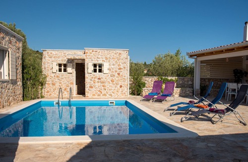 Vinisce Cottage | The picturesque stone holiday house with private pool
