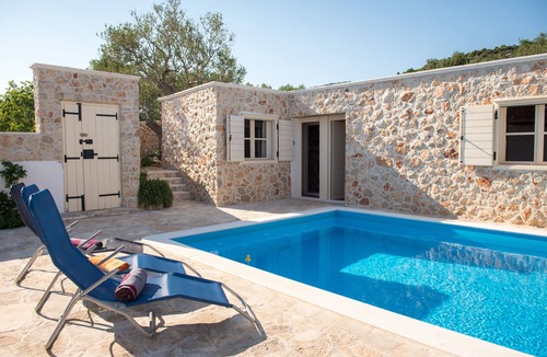 Vinisce Cottage | The picturesque stone holiday house with private pool