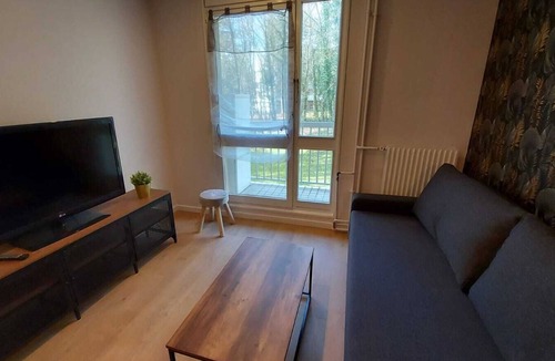 Cergy Apartment | The Piecefull ★ Downtown ★ Private Garage ★ Netflix