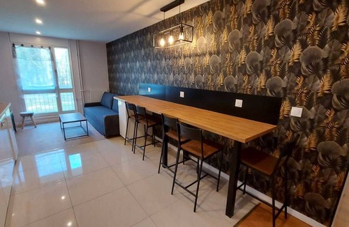 Cergy Apartment | The Piecefull ★ Downtown ★ Private Garage ★ Netflix