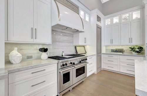 Old Naples House | The Pier House – Timeless Old Naples Luxury Steps from the Beach & Third Street South