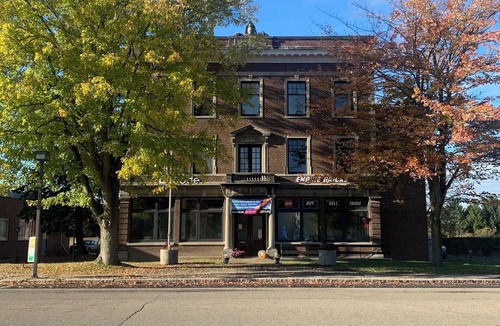 Painted Post Apartment | The Pierce Suite — Minutes to Corning Museum of Glass & Corning Inc.