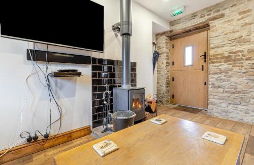 Cutthorpe House | The Pig Sty