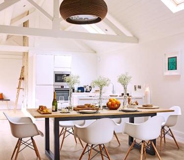 Moreton House | The Piggery