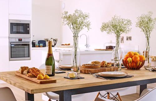 Moreton House | The Piggery