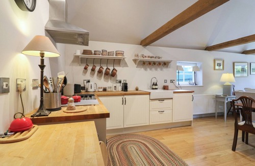 Five Oak Green Cottage | THE PIGGERY, with open fire in Kings Hill