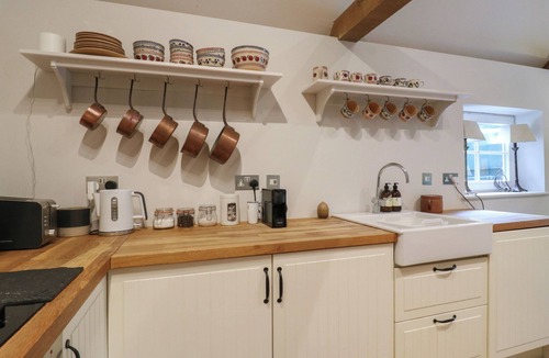 Five Oak Green Cottage | THE PIGGERY, with open fire in Kings Hill