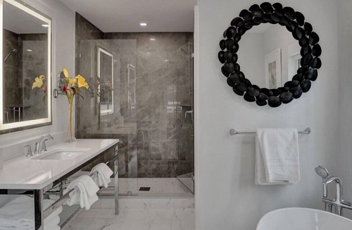 Central Beach Hotel | The Pillars Hotel & Club