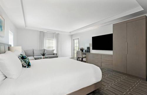 Central Beach Hotel | The Pillars Hotel & Club