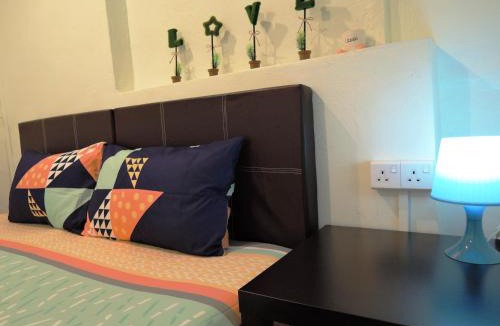 Taman Kota Laksamana House | The Pillohouzzze