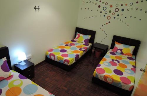 Taman Kota Laksamana House | The Pillohouzzze