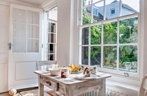 Deal House | The Pilot