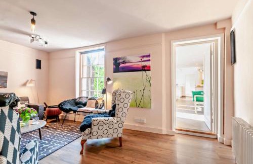 Deal House | The Pilot