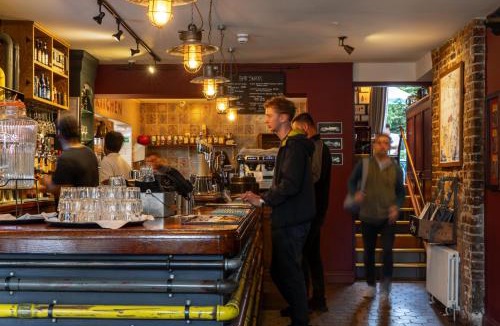 Peninsula Hotel | The Pilot Inn