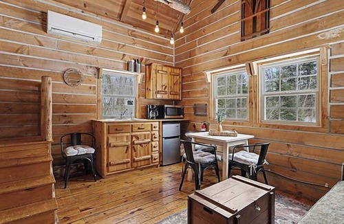 Harbert Cabin | The Pine Cabin | Firepit | Nature | Pet-Friendly