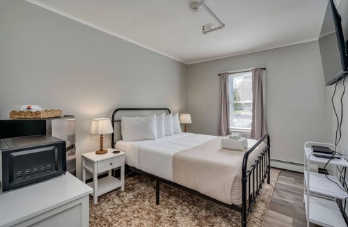 Watertown Bed & Breakfast | The Pine Street Inn - Room 1