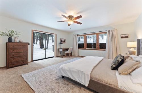 Kingswood Estates House | The Pinecrest Retreat