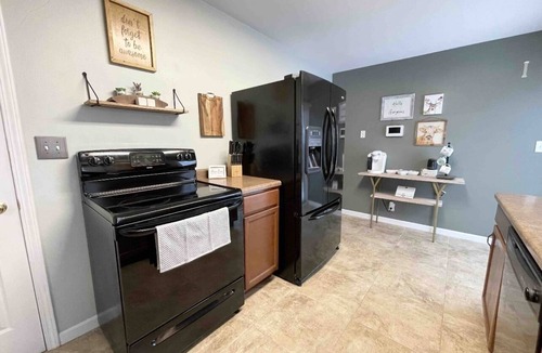 Cedar Rapids House | The Pinehouse - 1 mi to downtown/Czech Village!