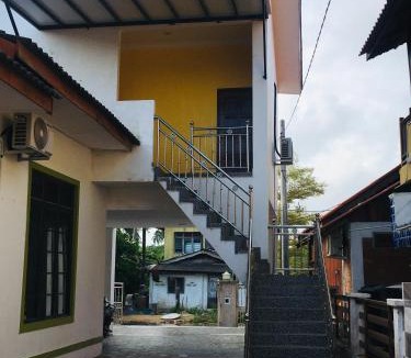 Kampung Semut Api House | The Pines Big Studio