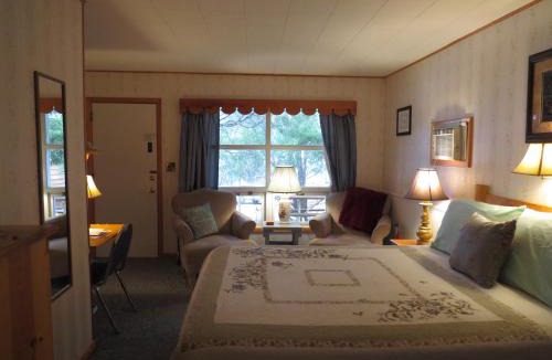 Newcastle Hotel | The Pines Country Inn