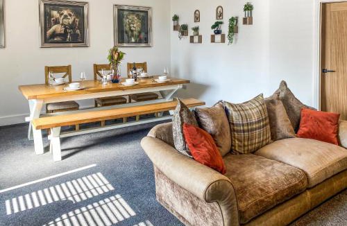 Redruth House | The Pines