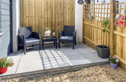 Redruth House | The Pines