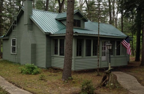 Wellston Cabin | The Pines Hideaway Cabin by Tippy Dam
