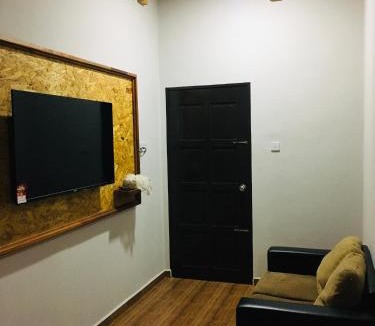 Kampung Semut Api House | The Pines Home Stay